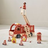 Petite Amélie Brandweerauto Pompier – Incl. 7 accessoires & 2 houten poppen – 360° draaibare kraan – Kofferbak met opbergruimte & klep