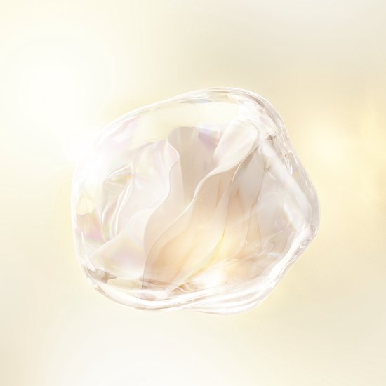 Abstracte weergave van een parelmoerachtige vloeibare vorm in een glazen bubbel.