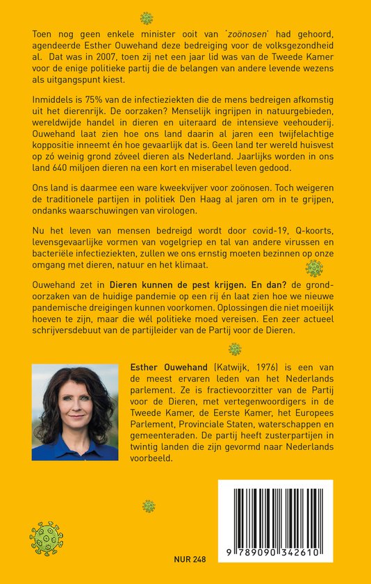 Foto van Esther Ouwehand met donker haar en een blauwe blouse, staand voor een gele achtergrond.