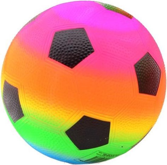 Voetbal met regenboogkleuren en zwarte zeshoeken.