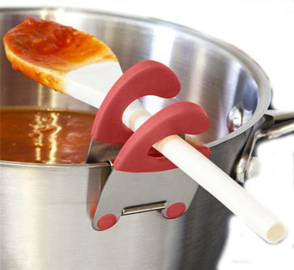 Warme houten Japandi keuken met zandkleurig composiet werkblad Warme houten Japandi keuken met zandkleurig composiet werkblad