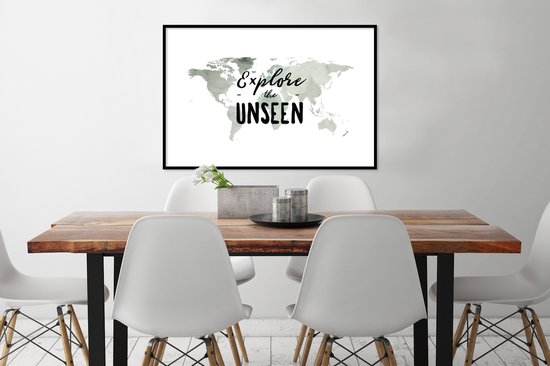 Wereldkaart de l'aquarelle grise avec la citation Explorez l'invisible dessus 90x60 cm