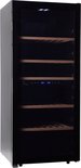 Zwarte Cavecool wijnkoelkast met glazen deur, houten planken en blauw digitaal display.