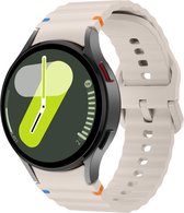 By Qubix - Wave Sportbandje met aansluitknop - Geschikt voor Samsung Galaxy Watch 7 (40 & 44mm) / Galaxy Watch FE / Galaxy Watch 6 / Galaxy Watch 6 Pro / Galaxy Watch 5 / 5 Pro / Galaxy Watch 4 / 4 Classic / 20mm - Sterrenlicht