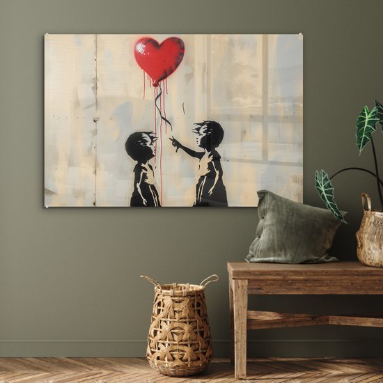 Peinture noir et blanc de deux enfants en silhouette tendant la main vers un ballon rouge en forme de cœur, au-dessus d'un banc en bois.