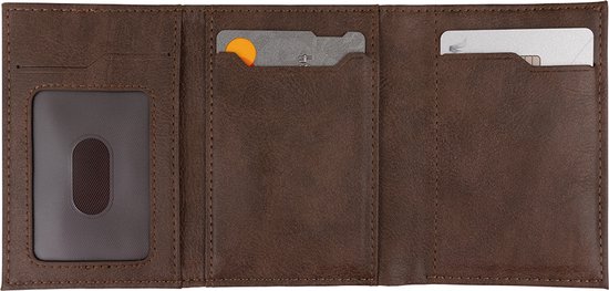 Bruine portemonnee met id-vak, drie creditcardvakjes met creditcards erin.