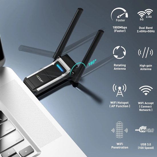 Zwarte USB WiFi-adapter met twee roterende antennes, aangesloten op een laptop. Iconen tonen 1800 Mbps, dual band, roterende antenne en WiFi-acceptatie.