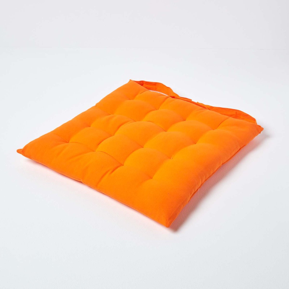 Homescapes stoelkussen – katoenen zitkussen – oranje – 40x40 cm – met lint – voor eetkamer & buitengebruik