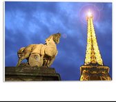 Forex - Beeld van Paard bij Eiffeltoren - 40x30cm Foto op Forex