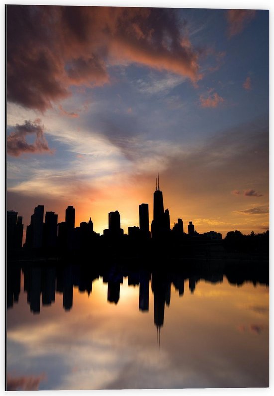 Dibond - Silhouet Skyline met Water - 40x60cm Foto op Aluminium (Met Ophangsysteem)