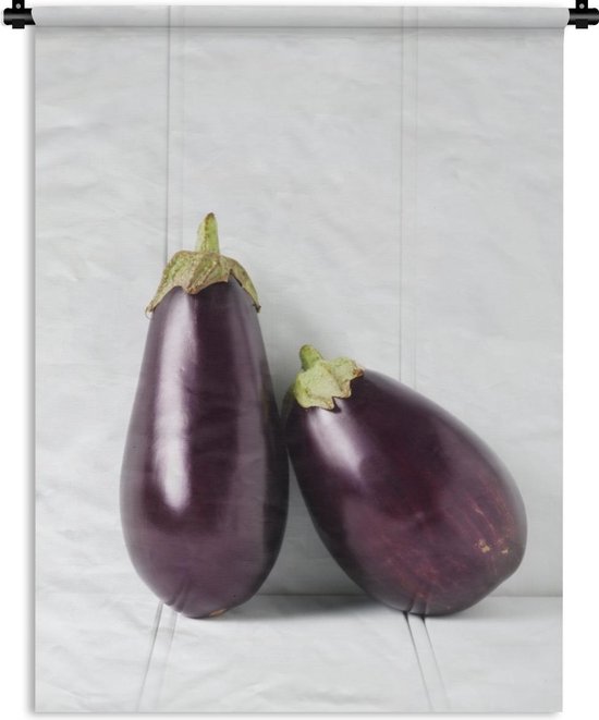 Wandkleed Aubergine - Verse aubergines tegen witte planken aan Wandkleed  katoen... | bol.com
