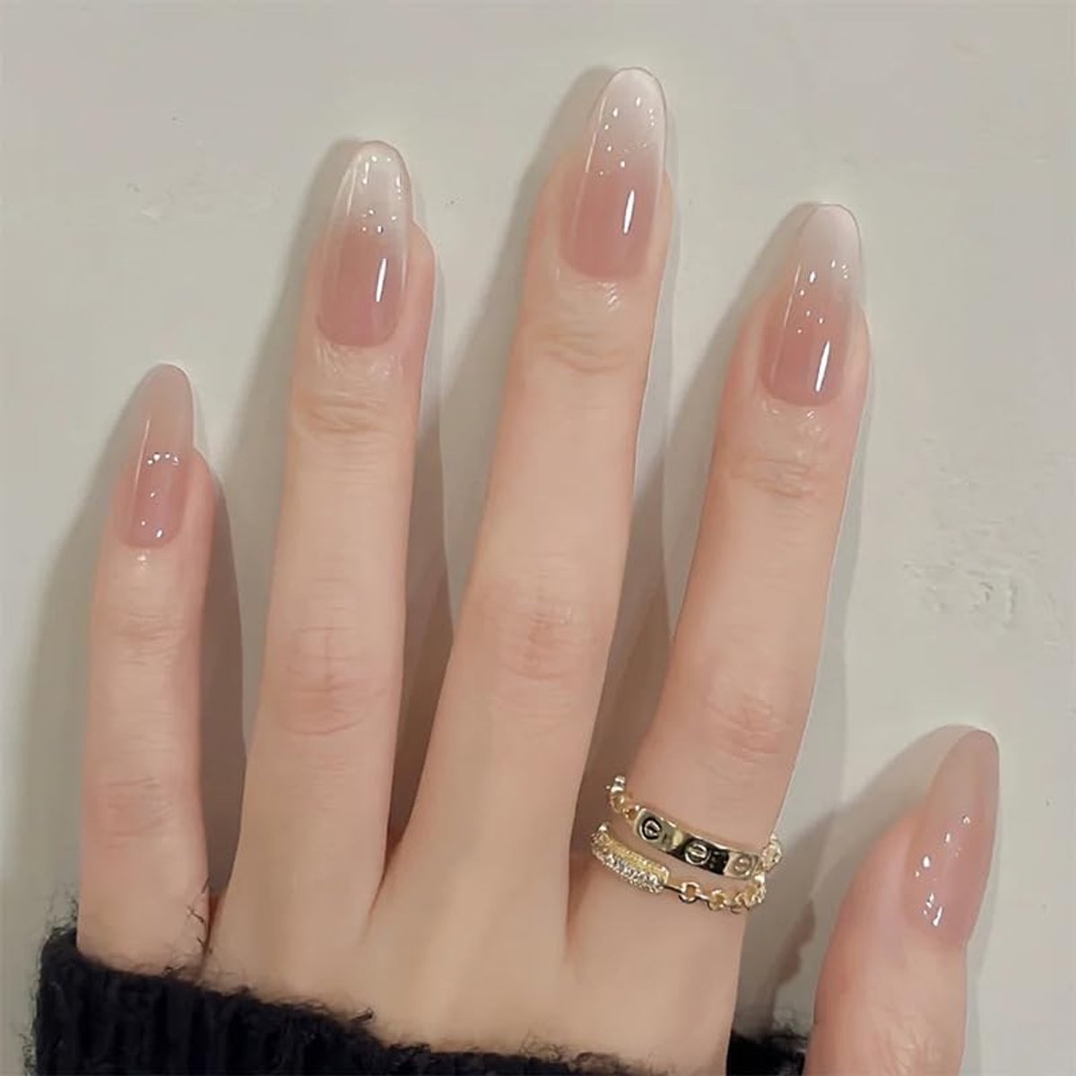 On Nails korte nagels, almond valentine roze kleurverloop Frans oog magnetisch design glanzende amandel korte kunstnagels ombre roze fototherapie