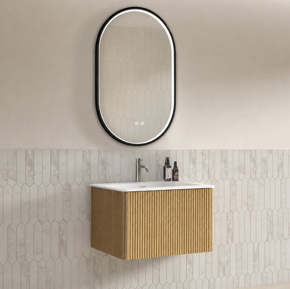 HAUSS SPOLE Badkamerwastafelmeubel Met Spiegel - Wandmontage Met 1 Lade - Ledverlichting En Anticondens - Eikenkleur - Wastafel 60 Cm - Ovale Spiegel 50 Bij 80 Cm