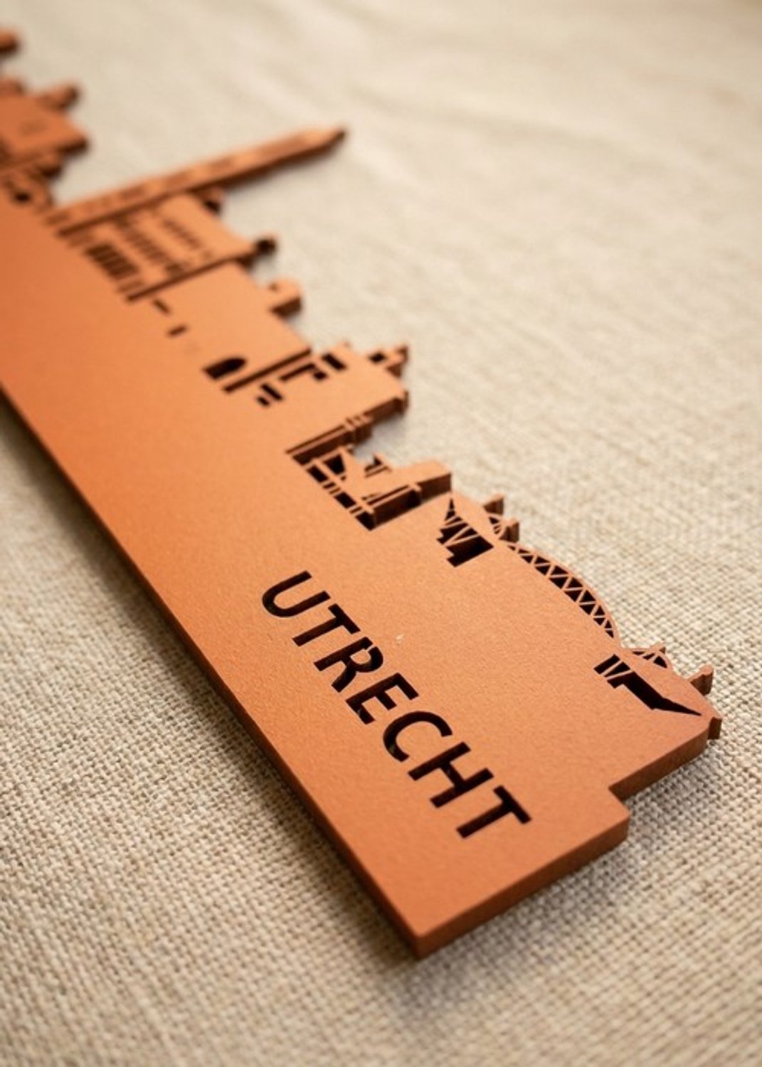 Houten Skyline Utrecht | Wanddecoratie voor aan de muur | Oranje MDF | 70 x 14 cm