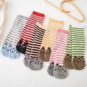 Zes paar gestreepte damessokken in verschillende kleuren met een schattig kattengezicht bij de tenen.