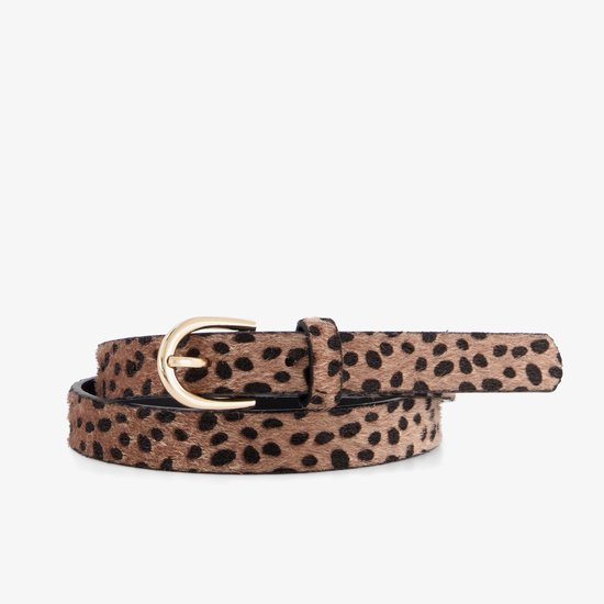 Bruine riem met zwart luipaardpatroon, opgerold met een goudkleurige gesp.