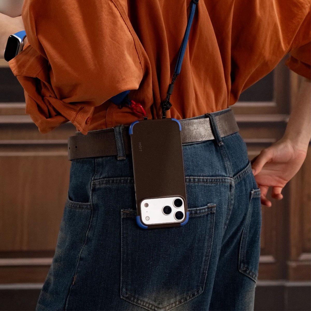 MOFT Hoesje Geschikt voor iPhone 18 Pro - MOVAS Frame Back Cover - Compatibel met MagSafe - Vegan Leer Case - Beschermhoes Ultra Dun - Duurzaam - Bruin