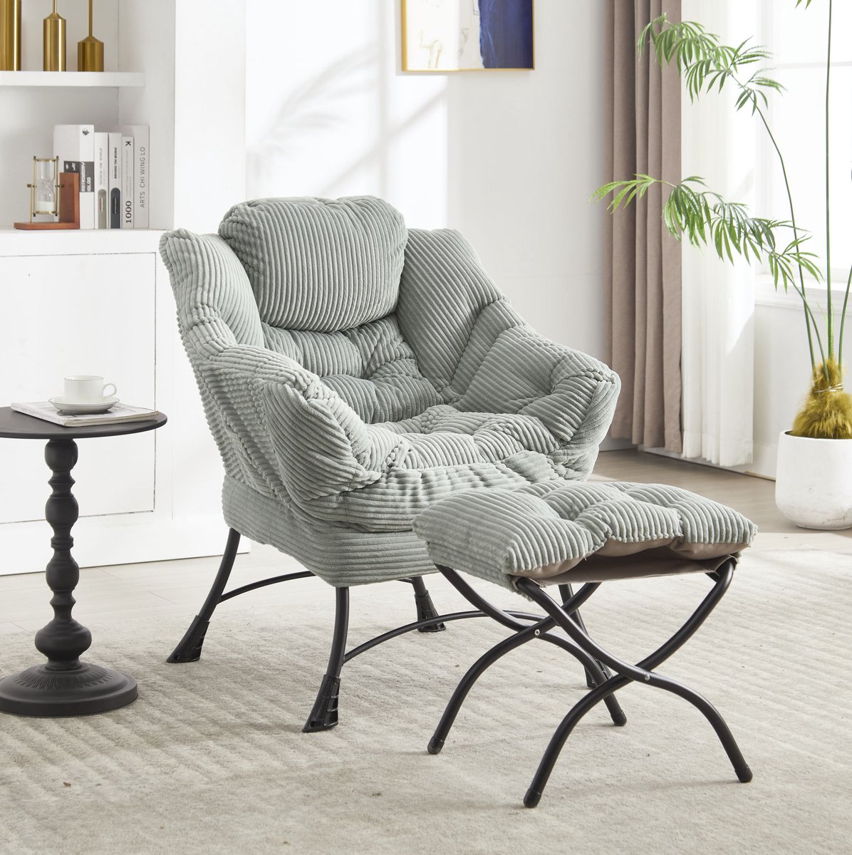 MEUNIQ Fauteuil met hocker en armleuningen, zijvak en metalen frame, 70 x 64 x 95 cm, lichtgroene stoffen loungestoel voor woonkamer