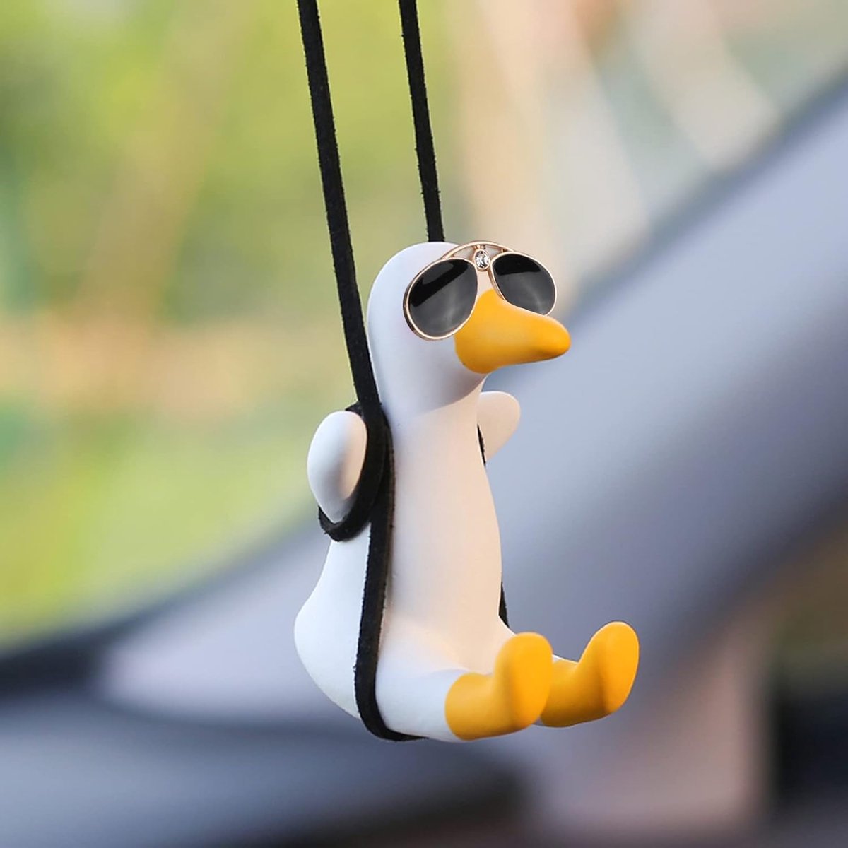 Bewegende eend-bedelhanger, coole vliegende eend met zonnebril voor achteruitkijkspiegel auto, hangende decoratie voor auto-interieur en woondecoratie, voor familie en vrienden