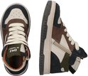 Ensemble de baskets montantes marron, blanc, bleu marine et vert. Une chaussure est vue de face, l'autre de côté.