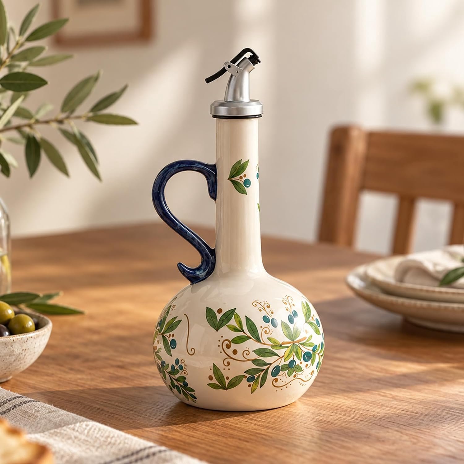 Olijfoliefles, 650 ml olijfoliedispenser, handbeschilderd aardewerk olijfolie dispenserfles, olijfolie container voor keuken, met roestvrijstalen uitloop voor oliën, oliedispenser met