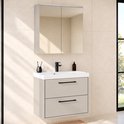 Hangend beige badkamermeubel met wastafel, zwarte kraan en bijpassende spiegelkast.