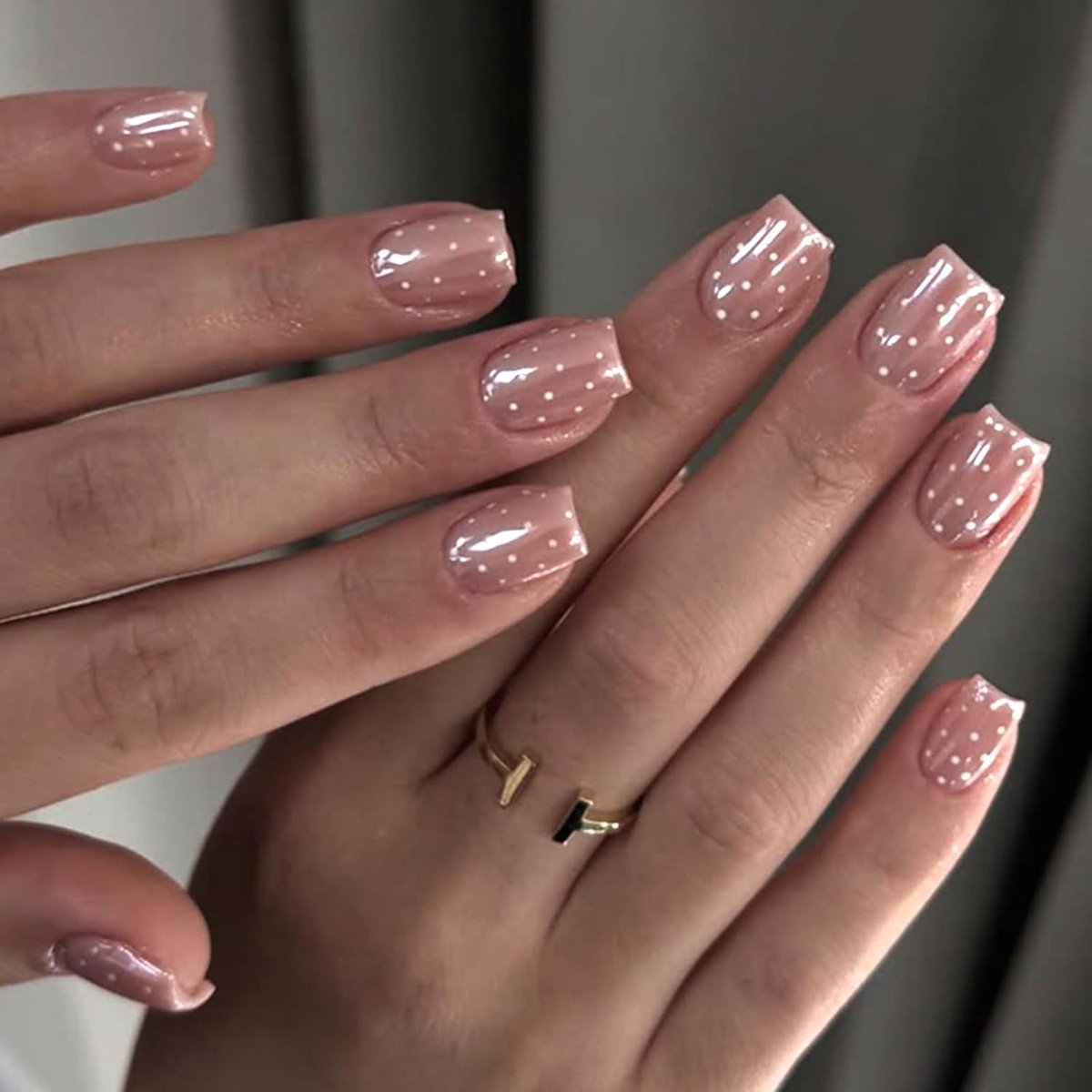 24 stuks press-on nagels, kort, vierkant, nude roze nagels om op te plakken, witte stippen, French nepnagels, acryl, volledige cover, kunstnagels, natuurlijk glanzende valse nagels voor vrouwen