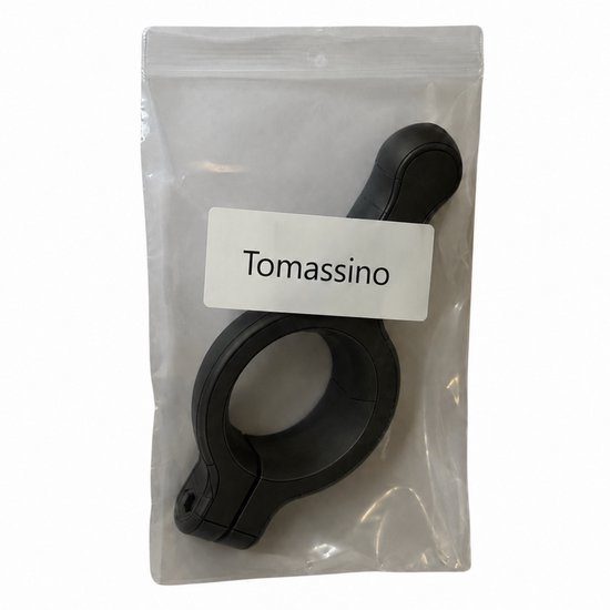 Zwarte schakelhulp van Tomassino, verpakt in een doorzichtige plastic zak.