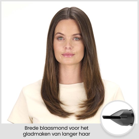 Model met lang glad bruin haar en inzetstuk met brede blaasmond voor gladmaken.