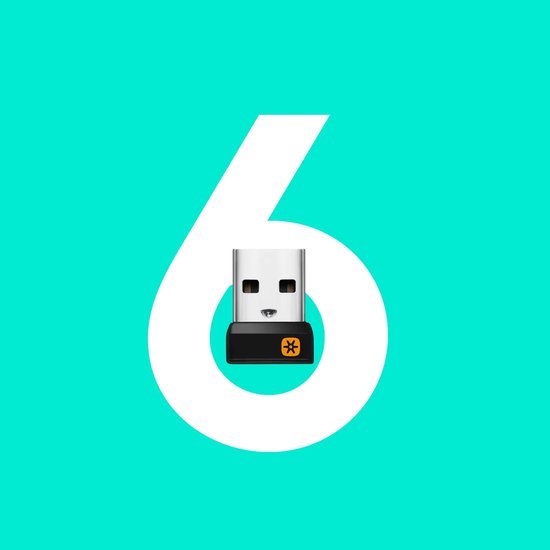 Kleine zwarte Logitech Unifying USB-ontvanger met oranje logo tegen een witte '6' op een turquoise achtergrond.