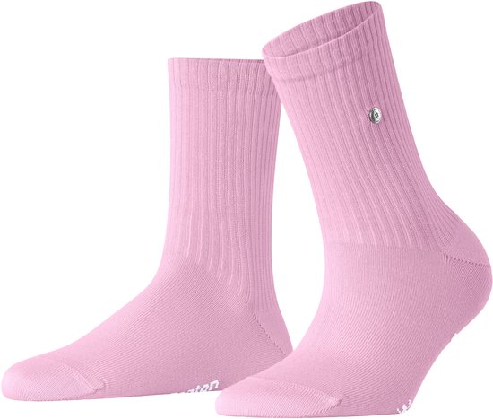Roze geribbelde sokken van Burlington met een klein metalen logo-accent aan de zijkant.