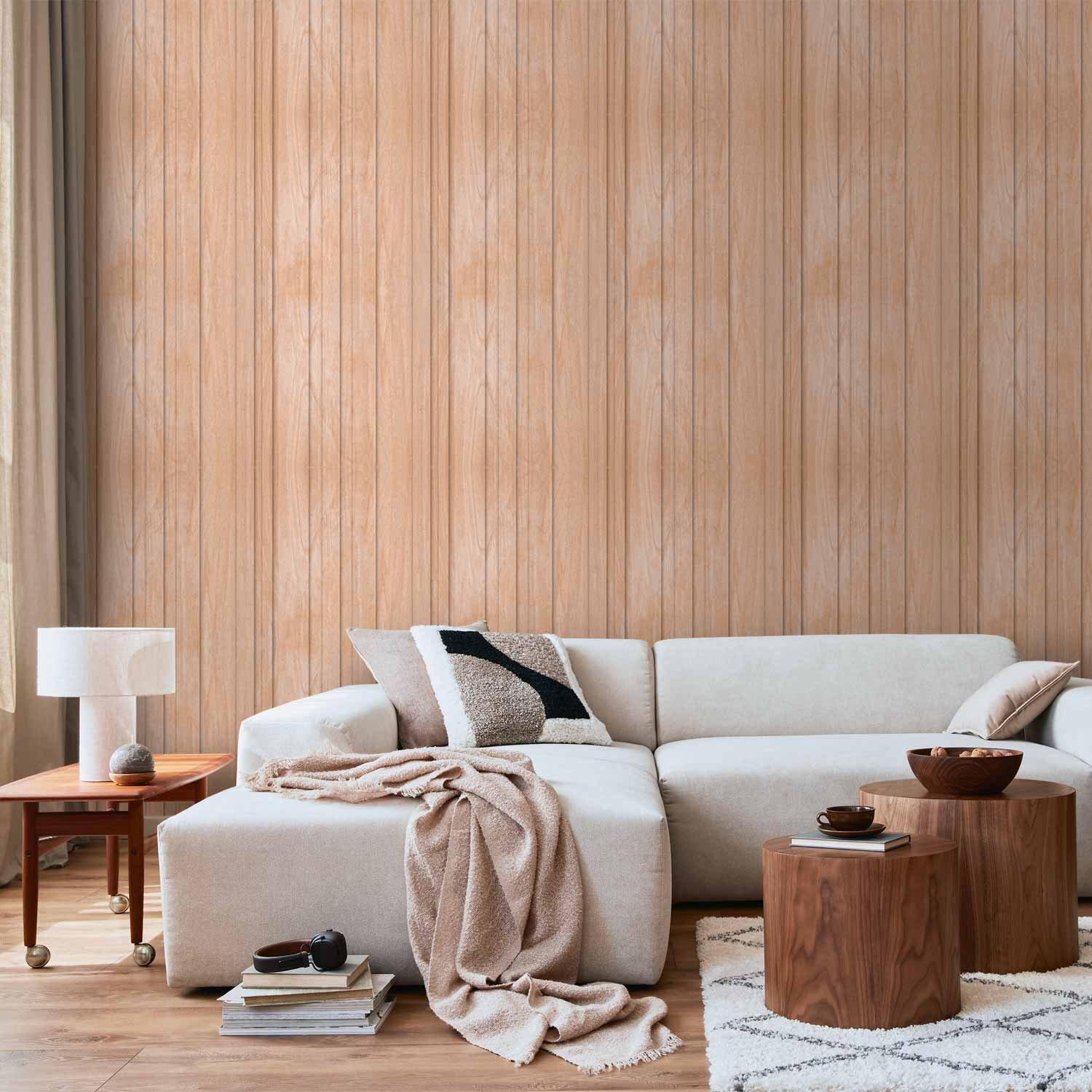 Behang - Light Wood - Vertical panels in a warm beige shade.