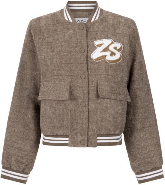 Bruin Zoso bomberjack met knoopsluiting, gestreepte boorden en een 'ZS' logo op de borst.
