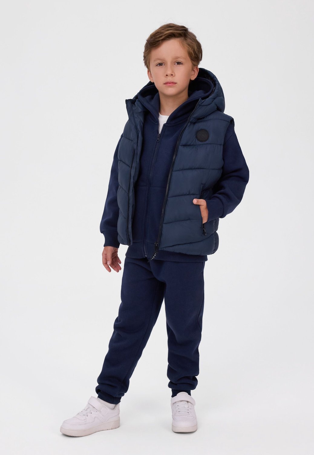Minoti bodywarmer jongens – gewatteerd – vaste capuchon – marineblauw