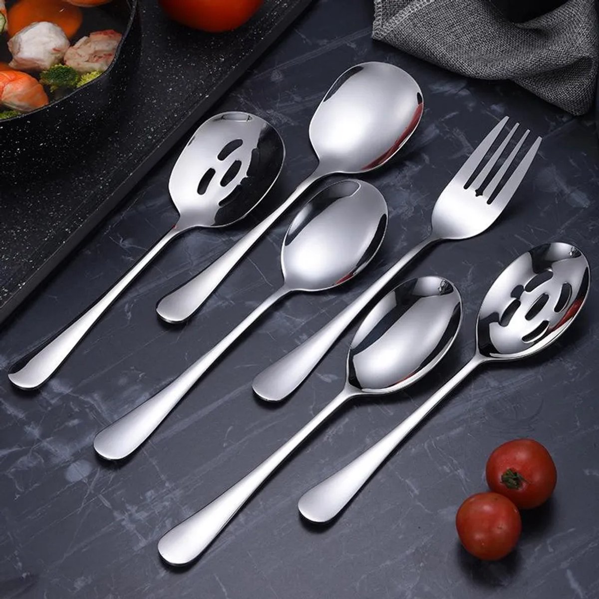 Deze zesdelige lepelset, Geschikt voor een lengte van 21 cm, is gemaakt van voedselveilig roestvrij staal. De set is duurzaam, hoogglanzend, vaatwasmachinebestendig en Geschikt voor zowel thuisgebruik als in de horeca.