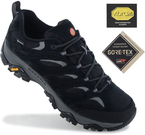 Zwarte Merrell wandelschoen met 'GORE-TEX' en 'Vibram' labels.
