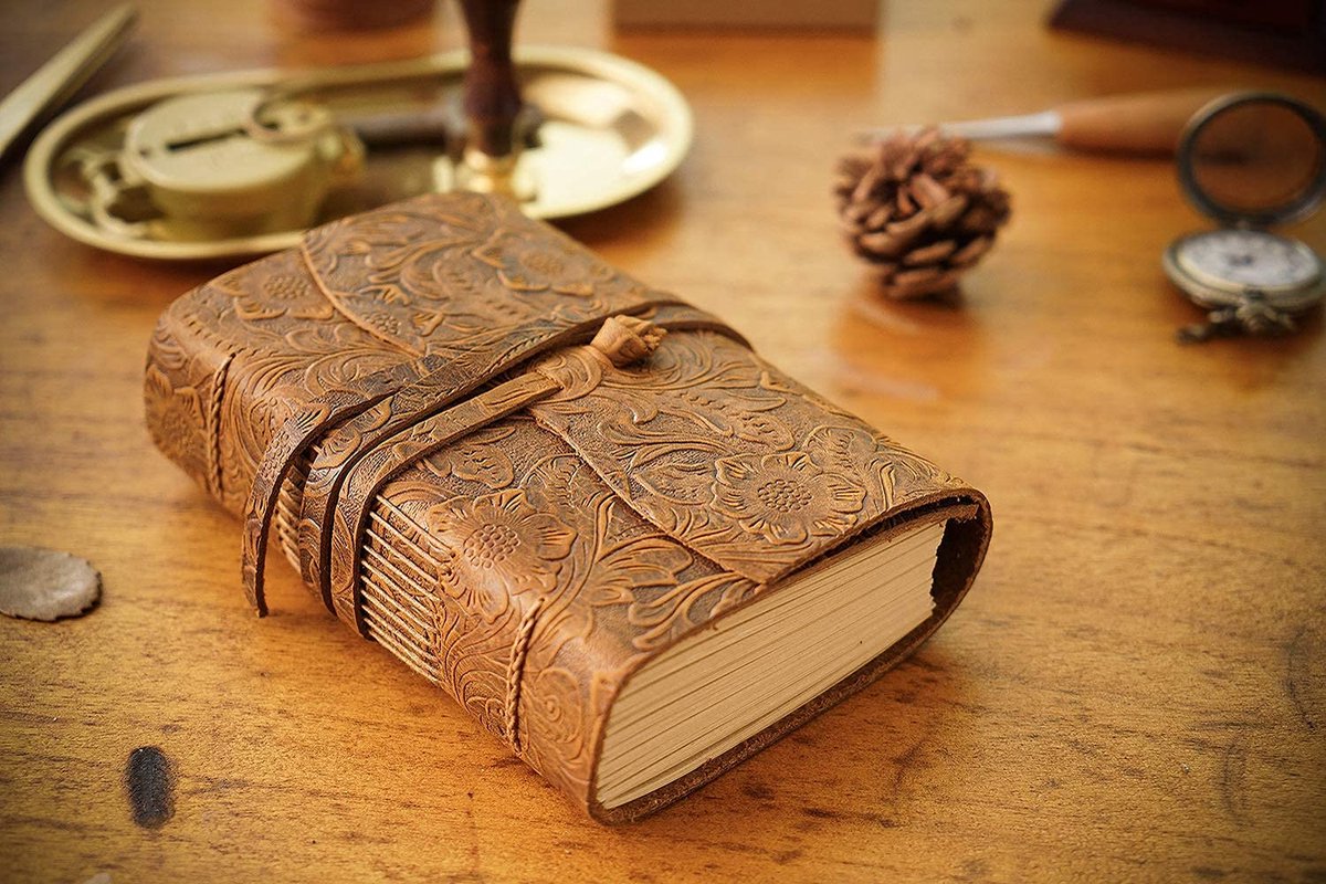 SnelShoppen - Vintage Lederen Dagboek Antiek Handgemaakt - 400 pagina's Leeg Ongelinieerd Papier - Reisdagboek met Lederen Riemsluiting - Klassiek Rel