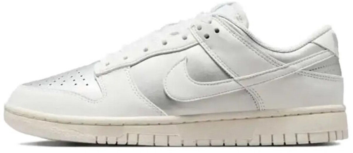 Nike Dunk Low Next Nature Sheer Lace Metallic Platinum Zilver