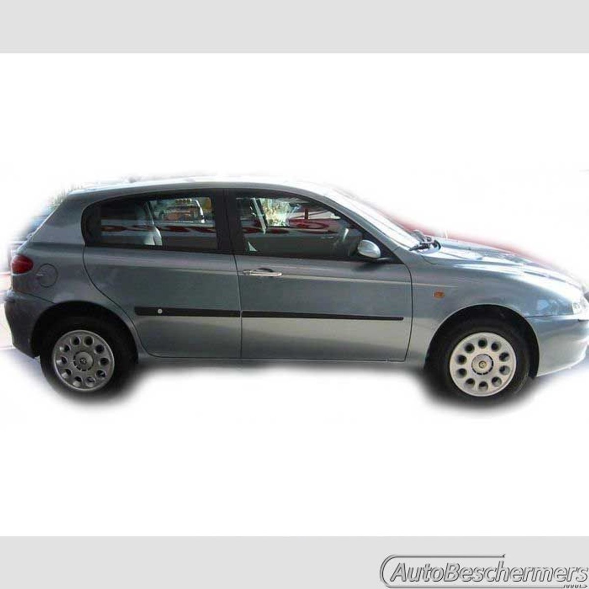 Stootlijsten set zwart voor Alfa Romeo 147 5-deurs 10.2000-12.2010. De stootstrips zijn zelfklevend. Set a 4 stuks. (#0005)