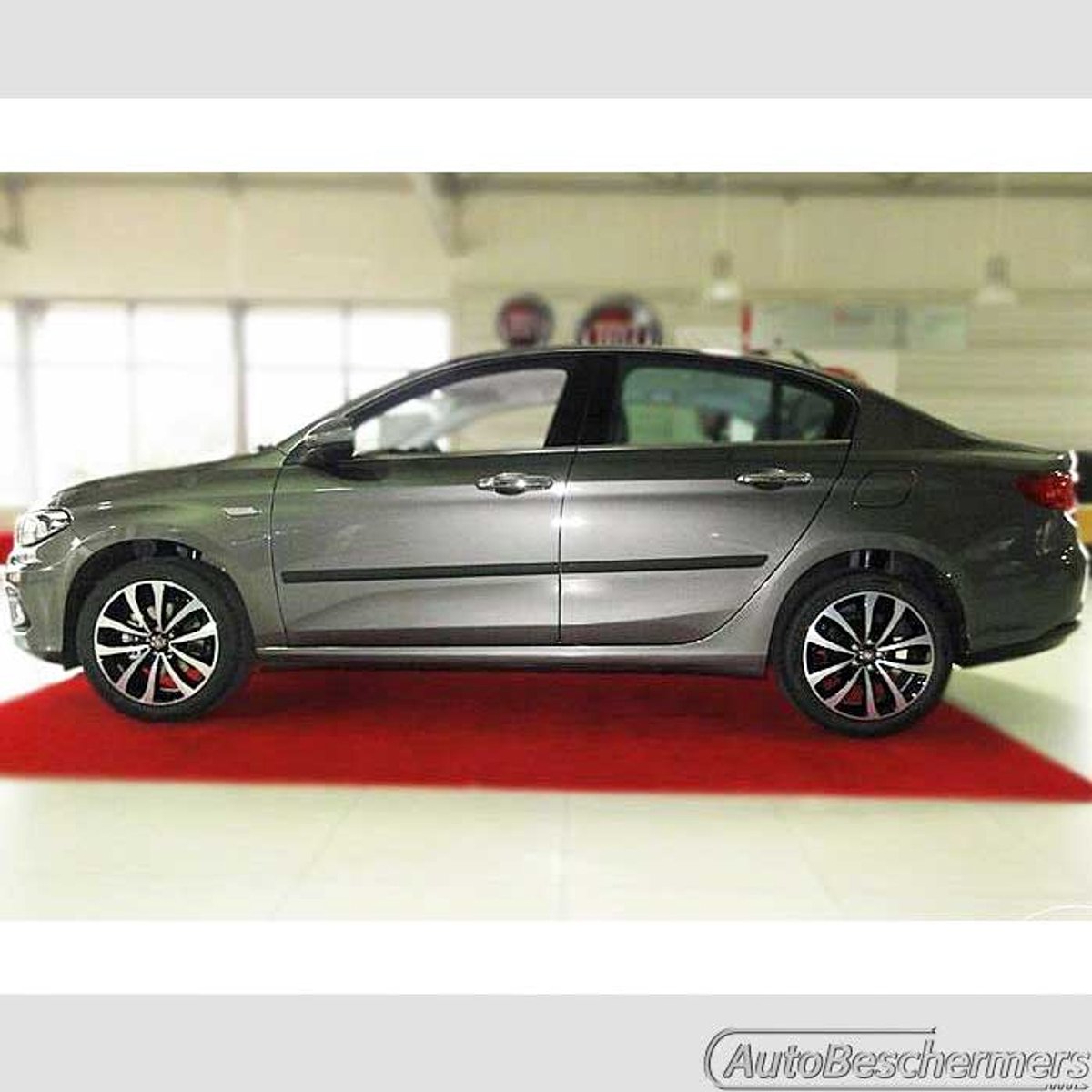 Stootlijsten set zwart voor Fiat Tipo Sedan 10.2015-. De stootstrips zijn zelfklevend. Set a 4 stuks (#0046)