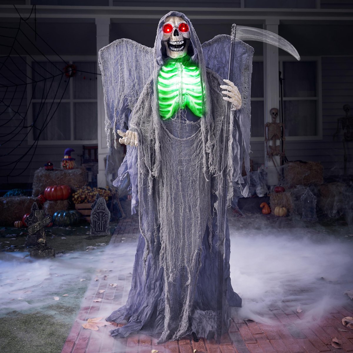 Halloween Animatronic Grim Reaper Decoratie met vleugels, levensgrote geest staande geest met lichtgevende ogen, griezelig geluid en beweegbaar lichaam voor Halloween