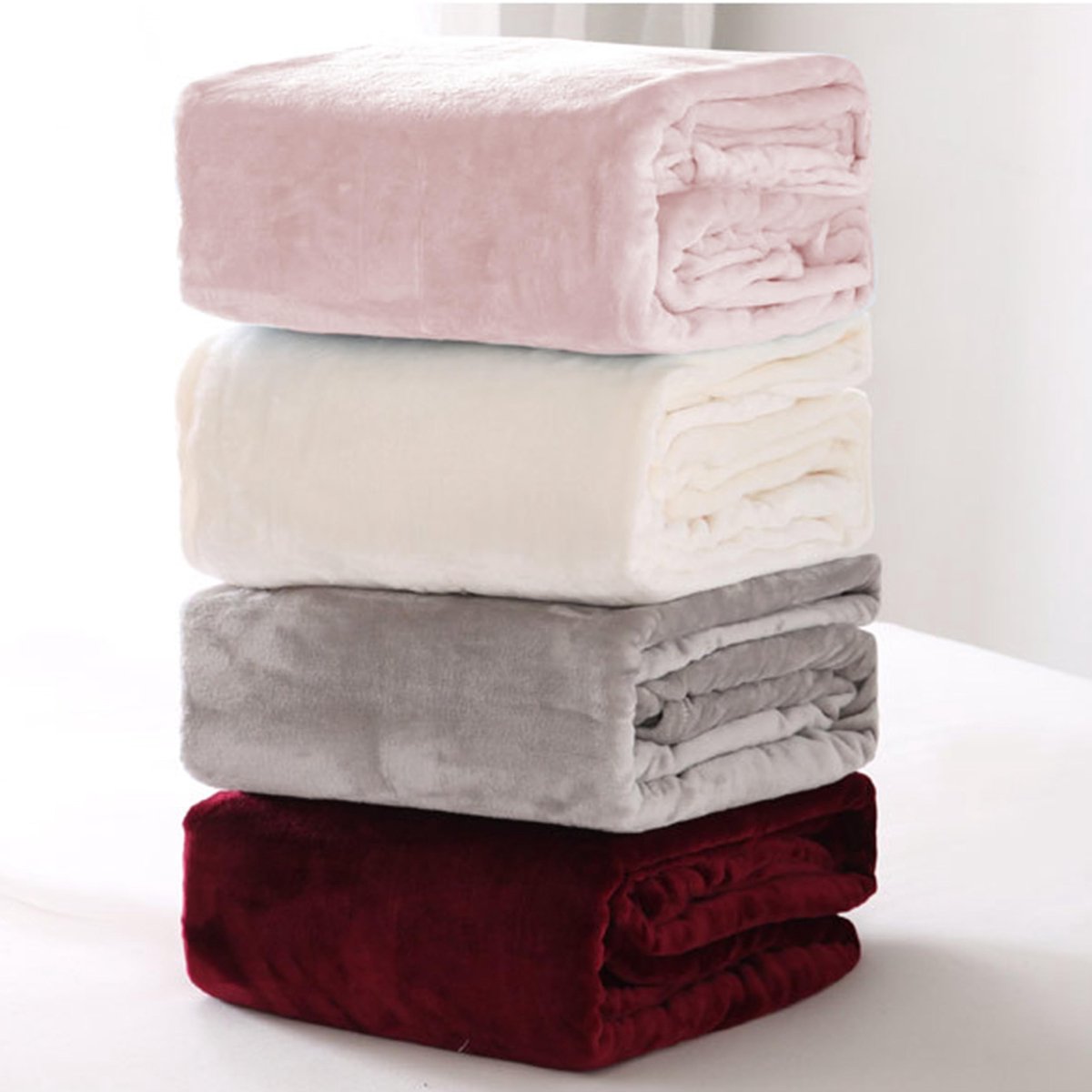 Omgoods - Flanellen Deken van 100% Microvezel - Ultra Zacht en Warm, 130 x 160 cm, Zwart