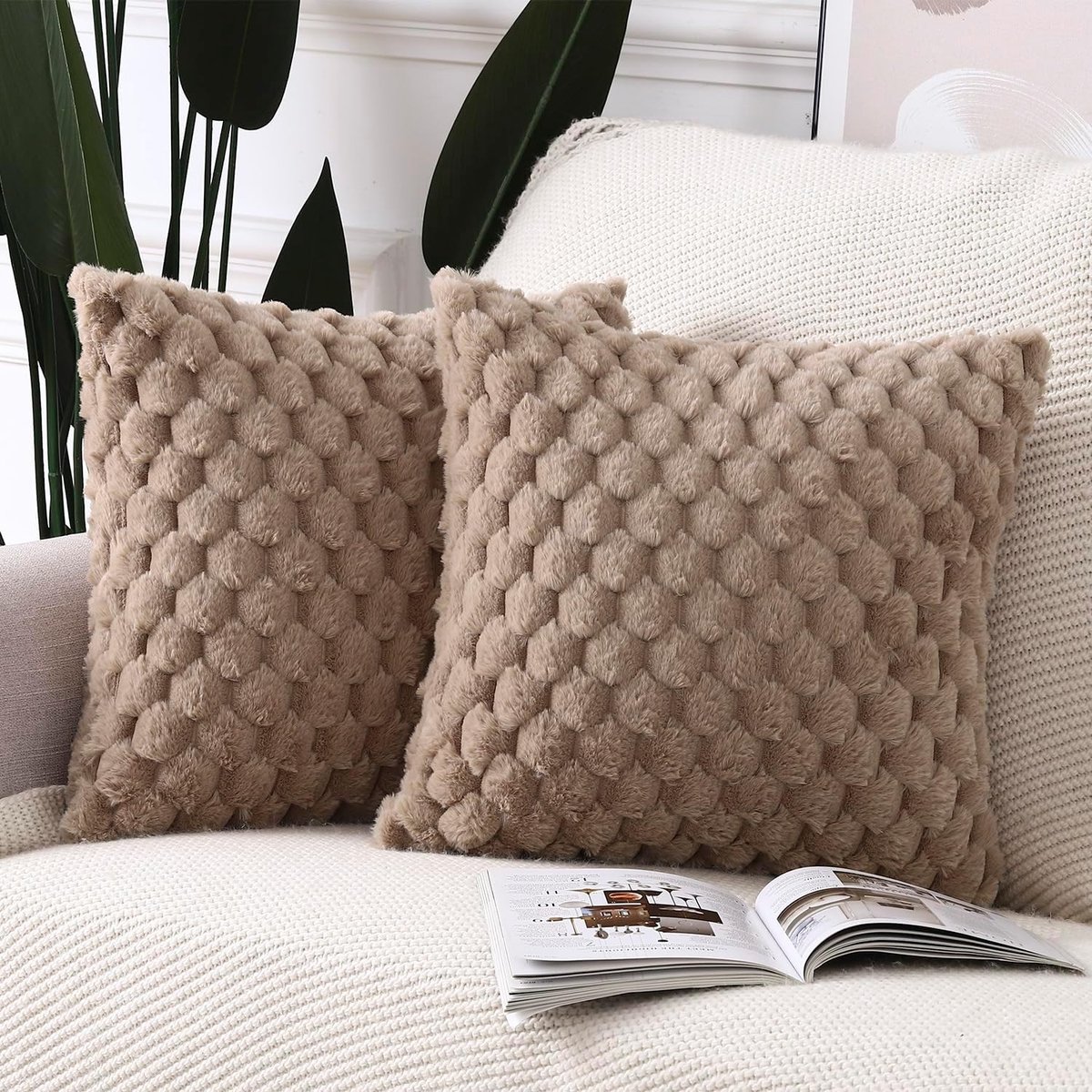 Set van 2 Zachte Pluche Faux Wol Decoratieve Kussenhoezen voor Sofa en Slaapkamer 50x50cm Camel Kleur, Luxe Kussenslopen, Interieurdecoratie