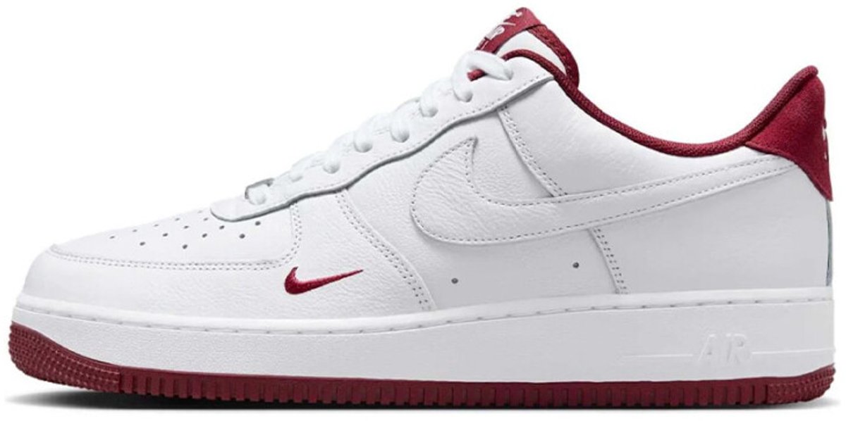Nike Air Force 1 ’07 LV8 Sneakers Rood