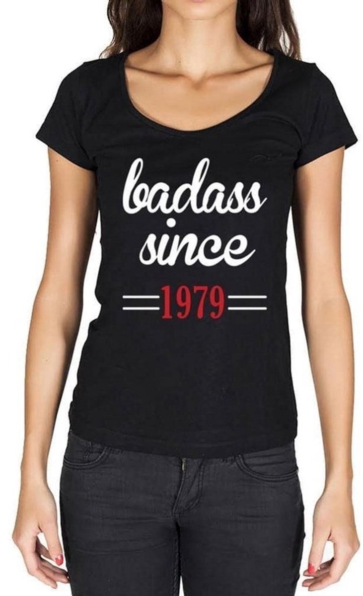 Dames T-Shirt 'Badass Since 1979' - Cadeau voor 45e Verjaardag - Vintage Humor Shirt