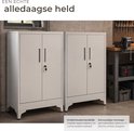 Twee gesloten grijze archiefkasten naast elkaar.