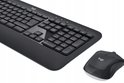 Zwarte Logitech draadloze toetsenbord- en muisset, close-up van de numerieke toetsen en de muis.