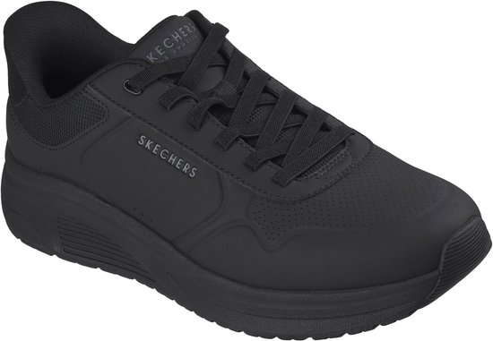 Zwarte Skechers heren instapper, gezien vanaf de voorkant, met veters.