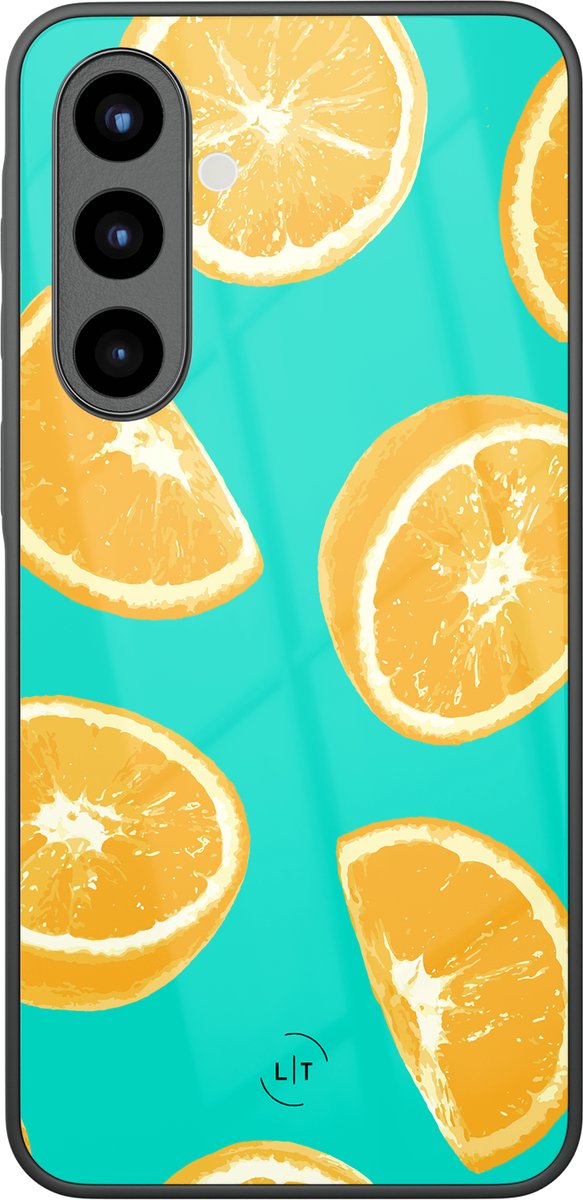 Hoesje geschikt voor Samsung Galaxy A56 - Fresh oranges - Luxe Glazen Hardcase - Print / Illustratie - Blauw, Oranje
