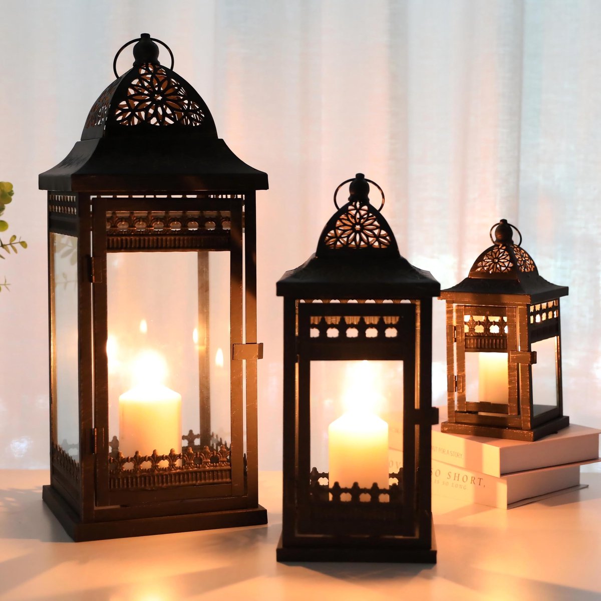 Kaarsenhouders set van 3 decoratieve kaarslantaarns 51&37 & 24 cm hoge vintage stijl hangende lantaarn metalen kandelaar voor binnen buiten evenementen pariteiten en bruiloften (zwart met